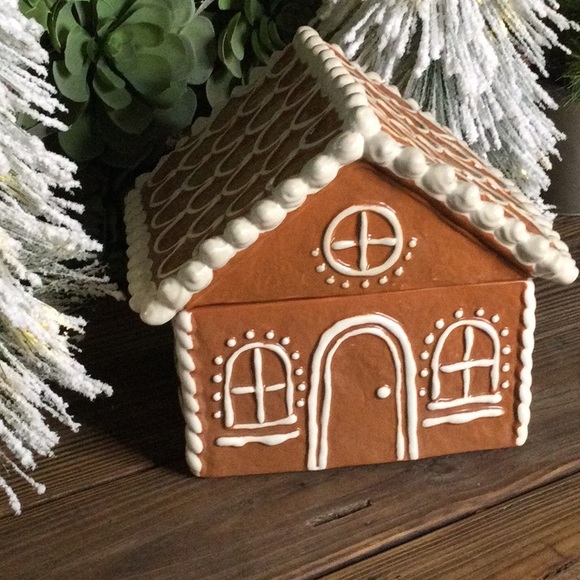 Pottery Barn Whimsical Lidded Holiday Gingerbread House Stoneware Cookie Jar BN - Picture 6 of 16